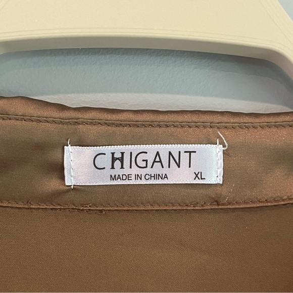 Long sleeve button up size XL - Picture 3 of 6